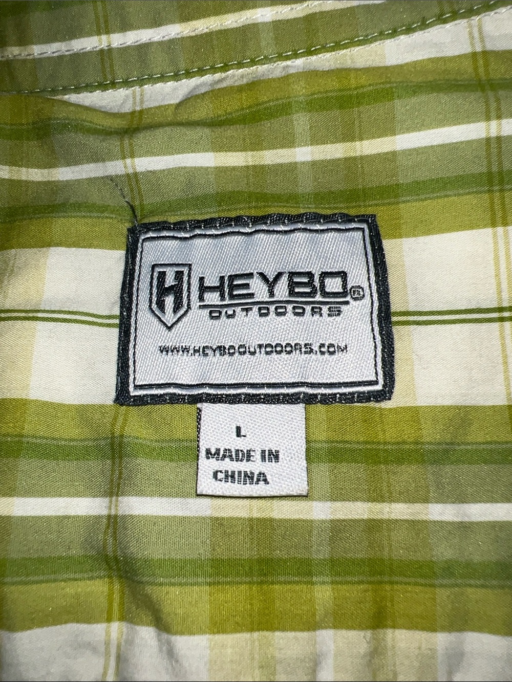 Casual Men's Green Plaid Button-Down Shirt - Picture 2 of 4